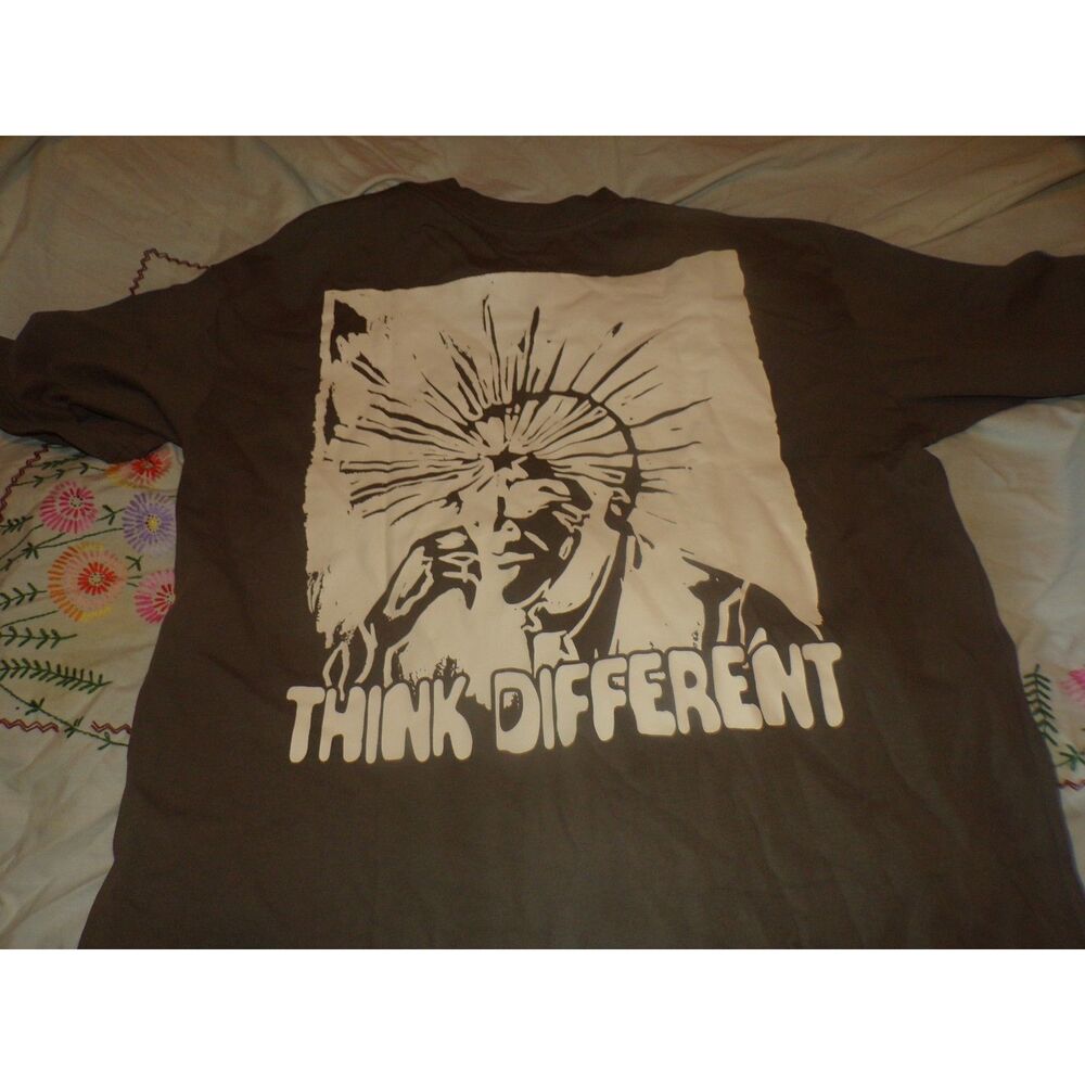 Minds graphic tshirt Think Different size xl